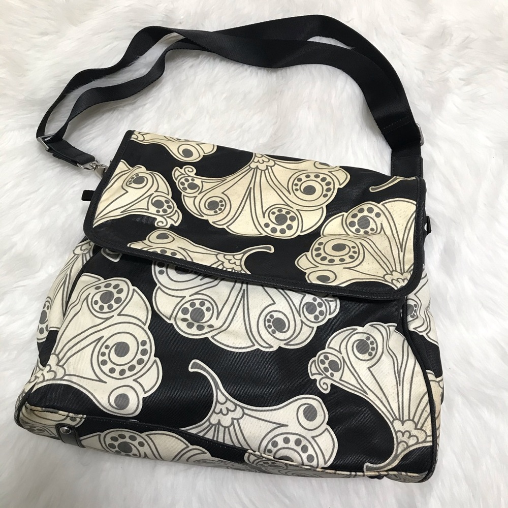 POTTERY BARN KIDS FANFARE CITY BAG BLACK AND WHITE DIAPER BAG MSRP $139.00